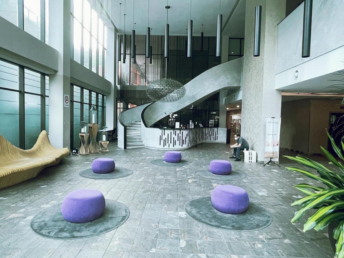 Q Damansara By Trillionz Hotel Petaling Jaya Exterior photo