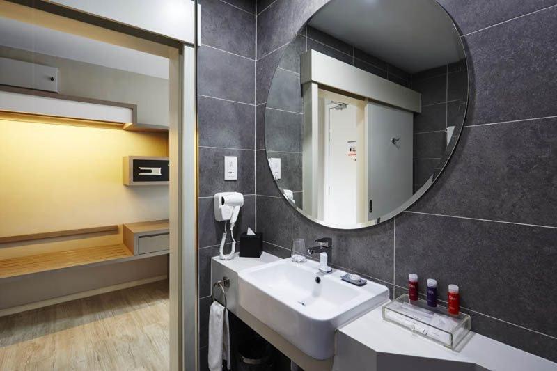 Q Damansara By Trillionz Hotel Petaling Jaya Exterior photo